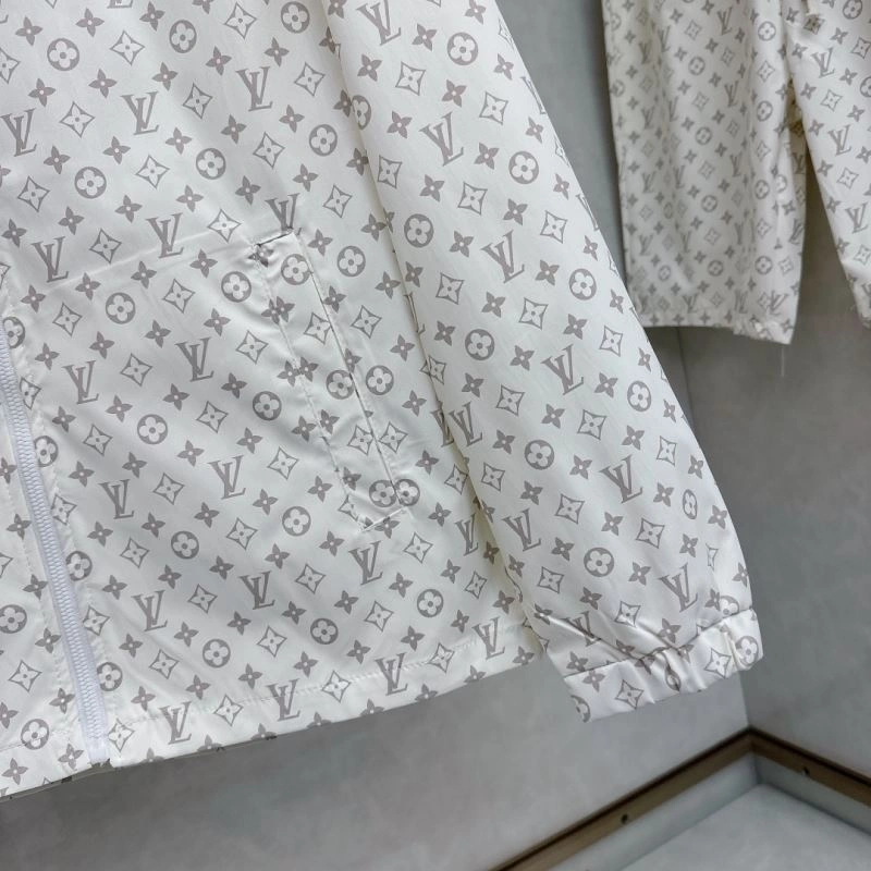 NewStyle Louis Vuitton Short Suits 136356
