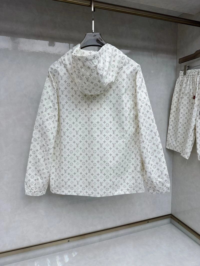 NewStyle Louis Vuitton Short Suits 136356