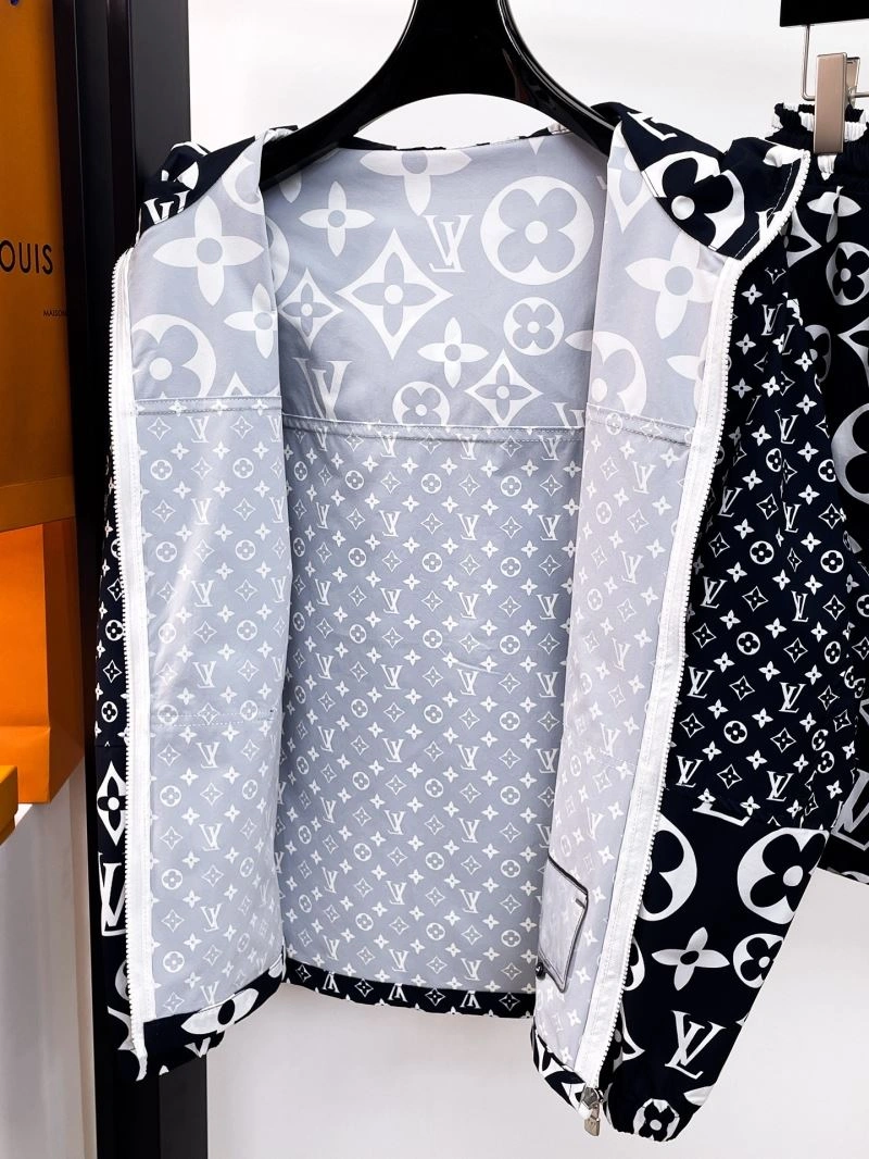 Louis Vuitton Short Suits Sustainable 136340