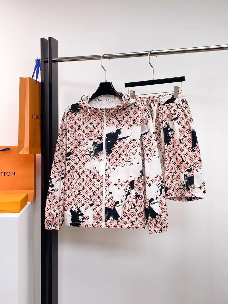 Snug Louis Vuitton Short Suits 136337