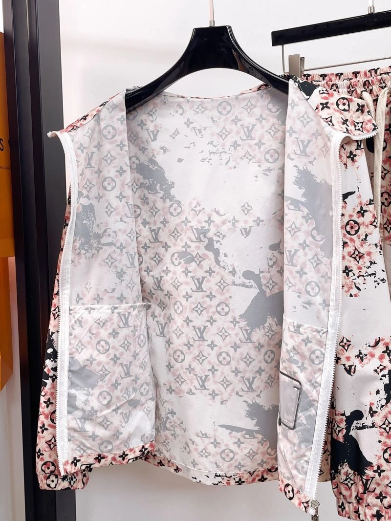 Snug Louis Vuitton Short Suits 136337