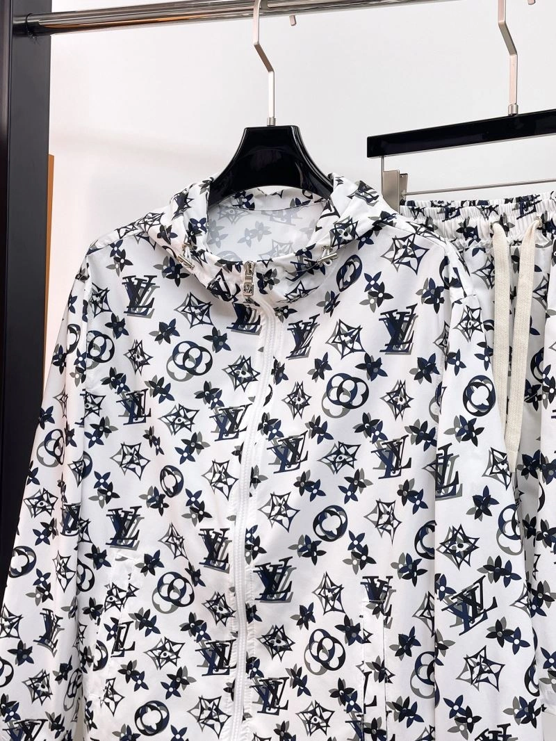 Resilient Louis Vuitton Short Suits 136329