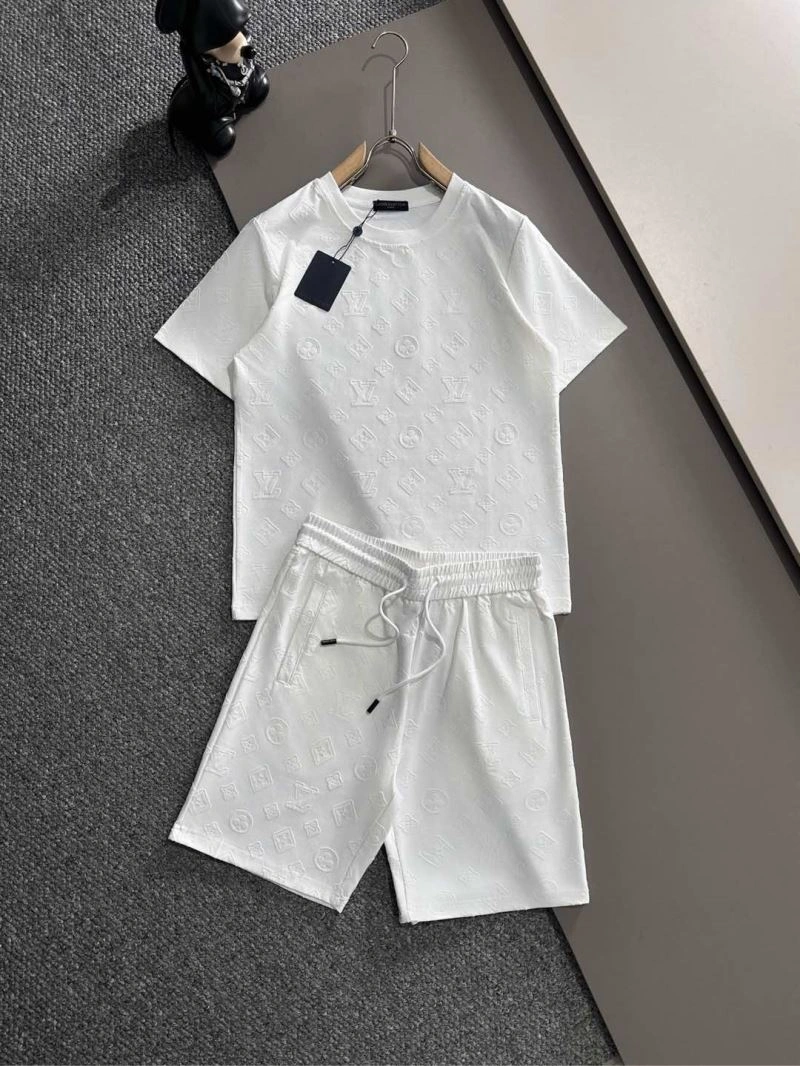 Durable Louis Vuitton Short Suits 136338
