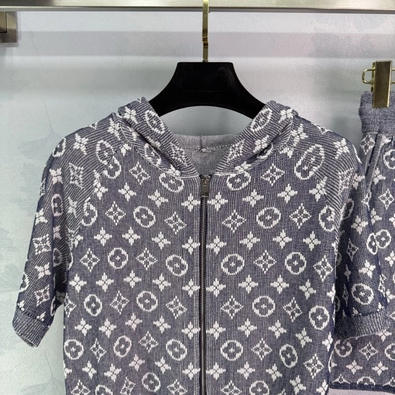 Louis Vuitton Short Suits Sleek 131026