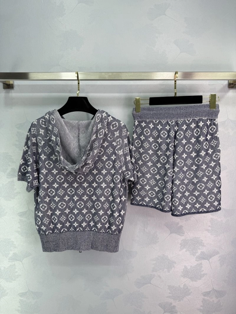 Louis Vuitton Short Suits Sleek 131026