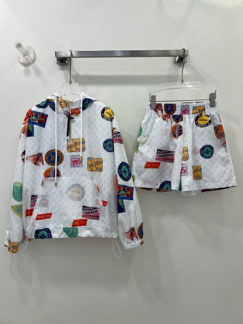 Louis Vuitton Short Suits Practical 131688