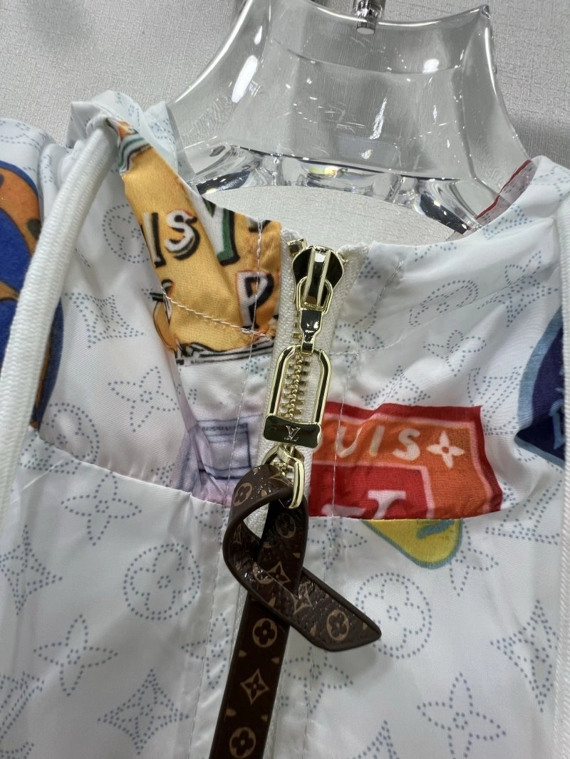 Louis Vuitton Short Suits Practical 131688