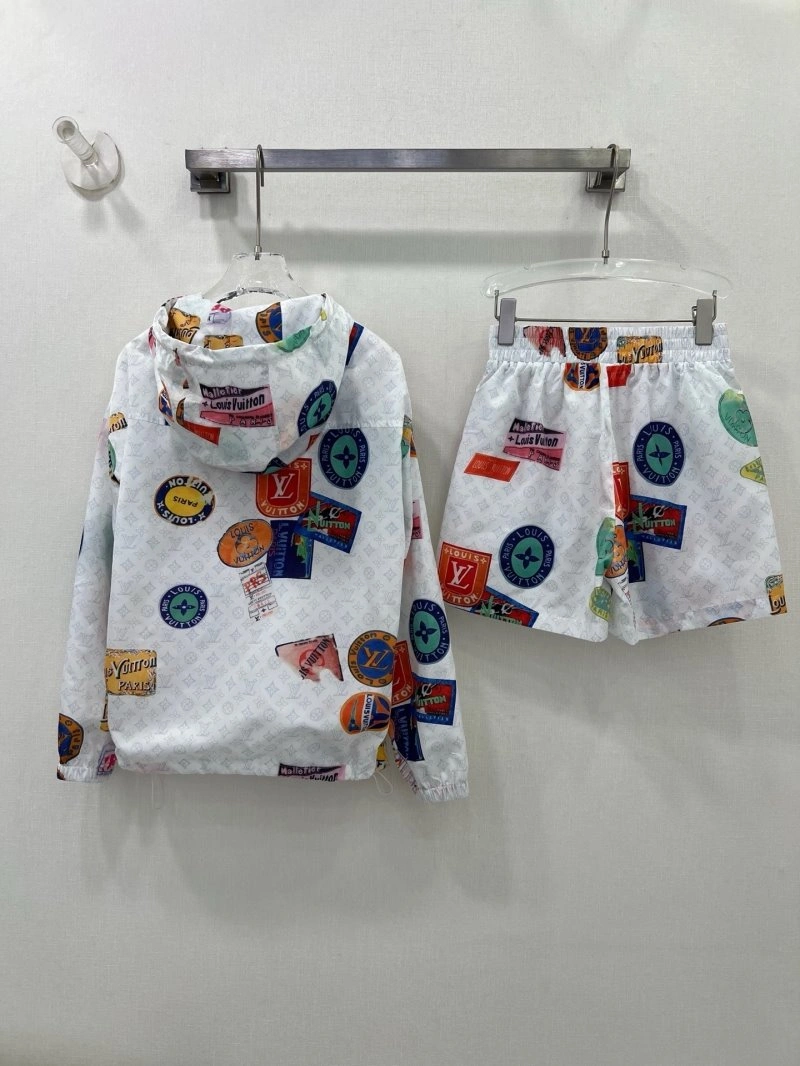 Louis Vuitton Short Suits Practical 131688
