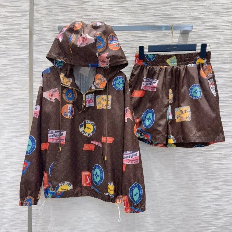 Classic Louis Vuitton Short Suits 131704