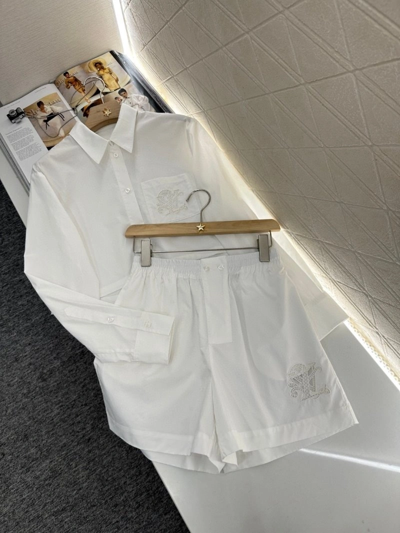 Louis Vuitton Short Suits Breathable 131692