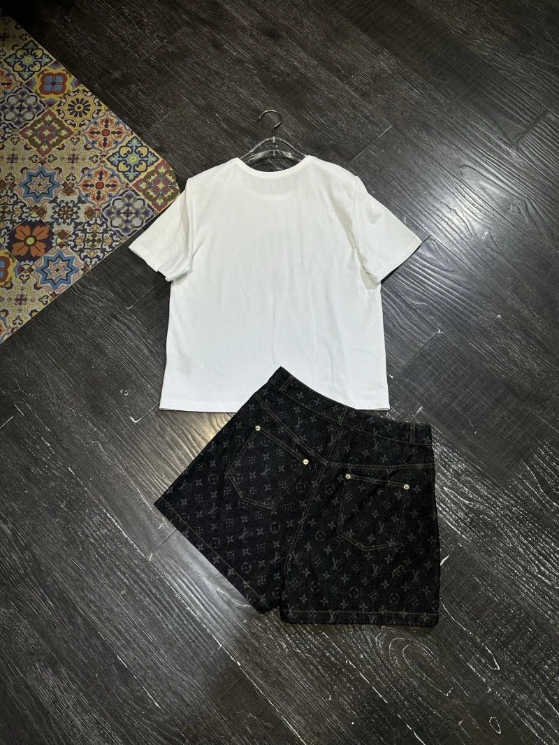 Louis Vuitton Short Suits Durable 131682