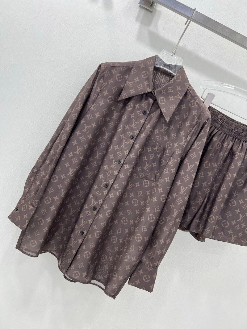 ModernLook Louis Vuitton Short Suits 131663