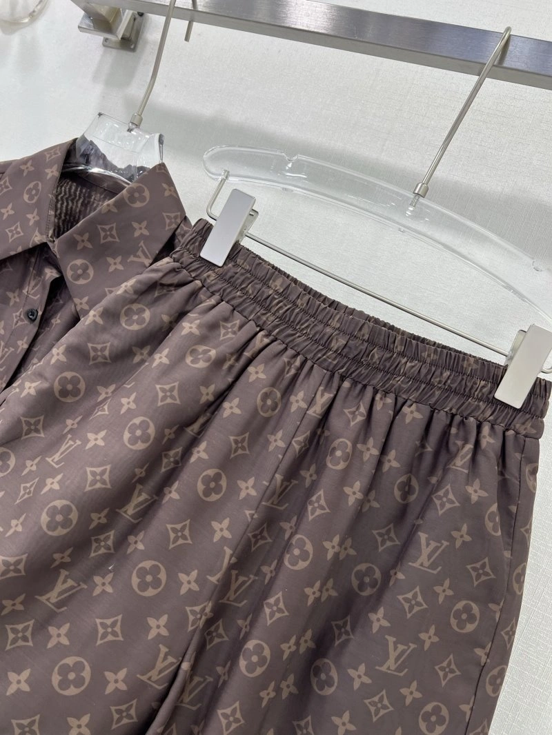 ModernLook Louis Vuitton Short Suits 131663