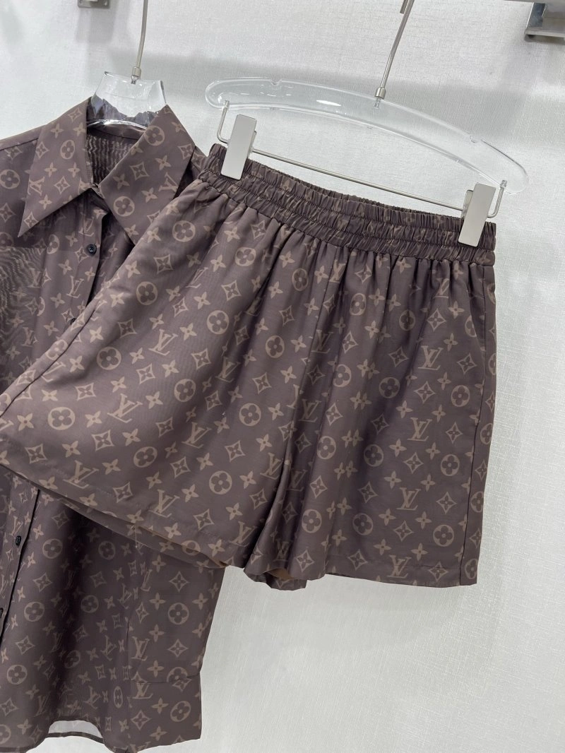 ModernLook Louis Vuitton Short Suits 131663