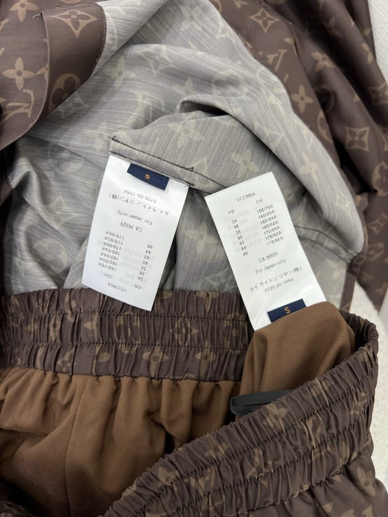 ModernLook Louis Vuitton Short Suits 131663