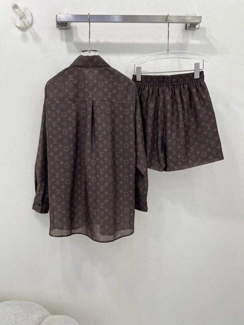 ModernLook Louis Vuitton Short Suits 131663