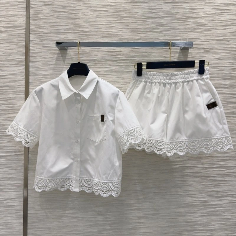 Snug Louis Vuitton Short Suits 131679
