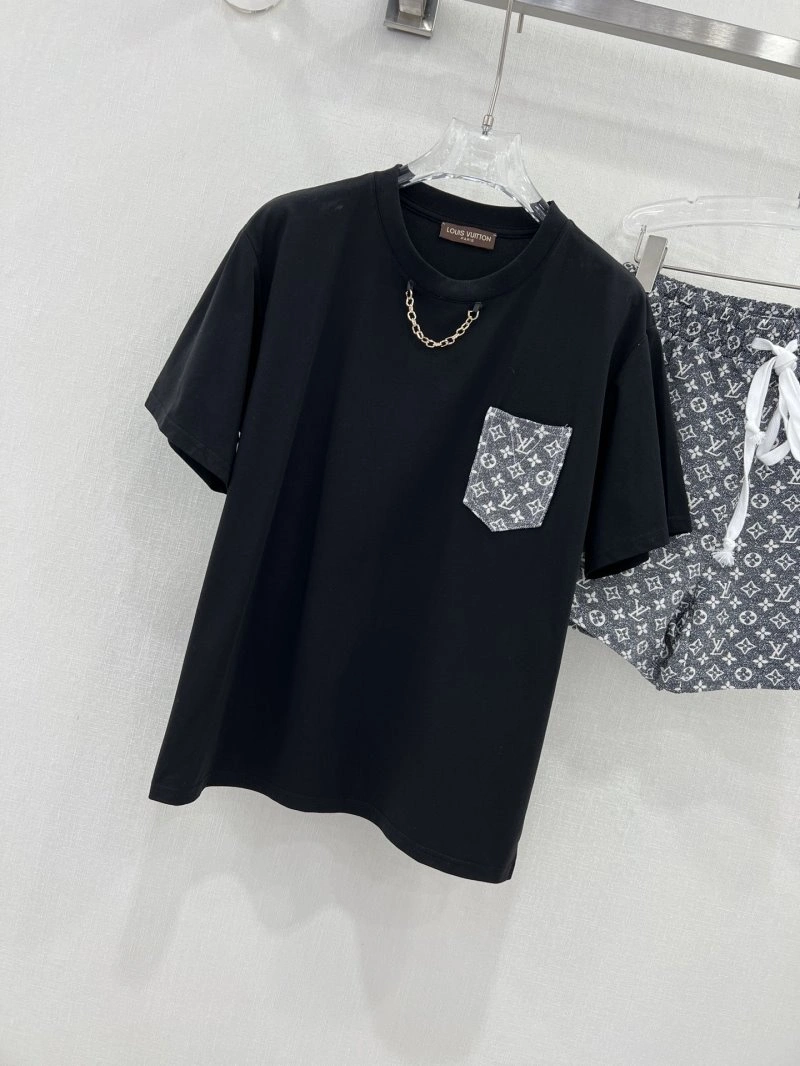 Breathable Louis Vuitton Short Suits 131656