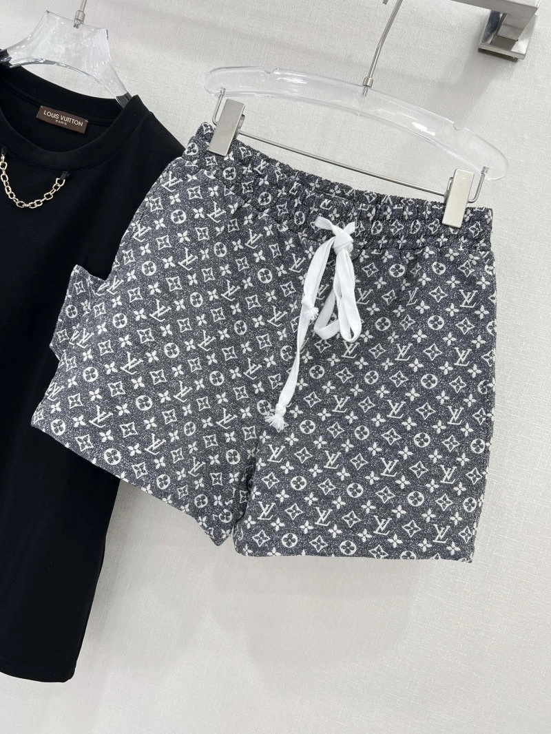 Breathable Louis Vuitton Short Suits 131656