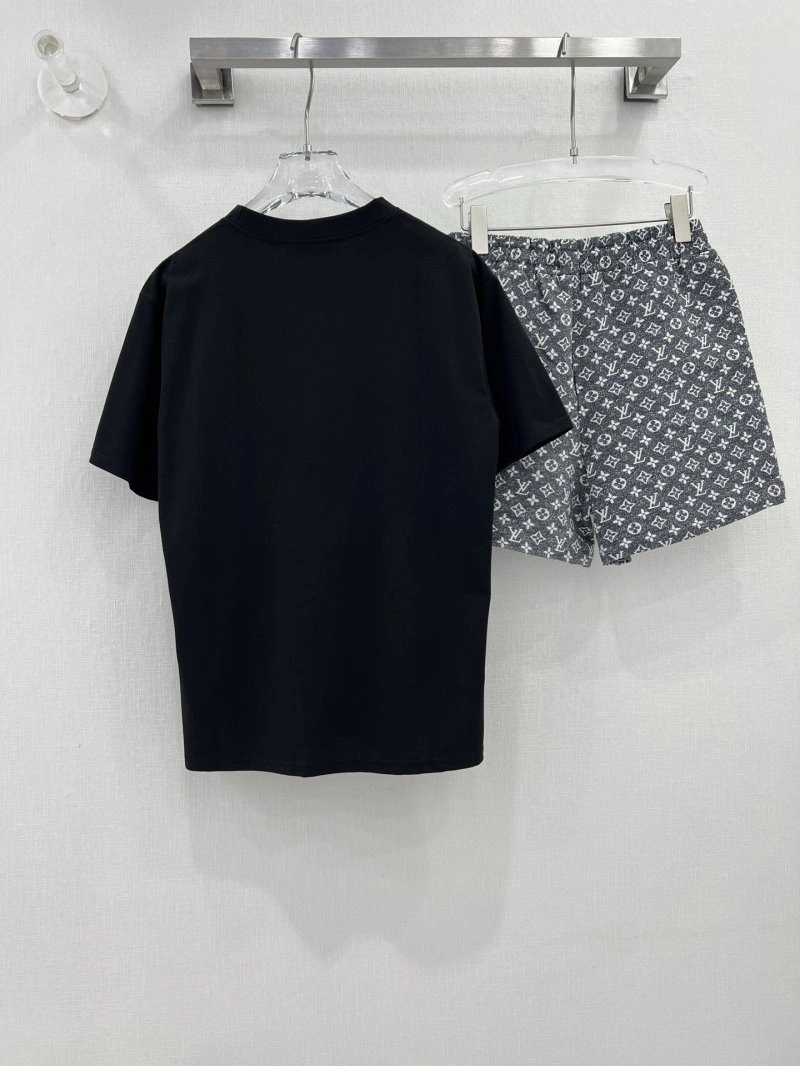 Breathable Louis Vuitton Short Suits 131656