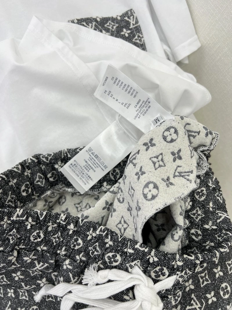 Stretchable Louis Vuitton Short Suits 131674