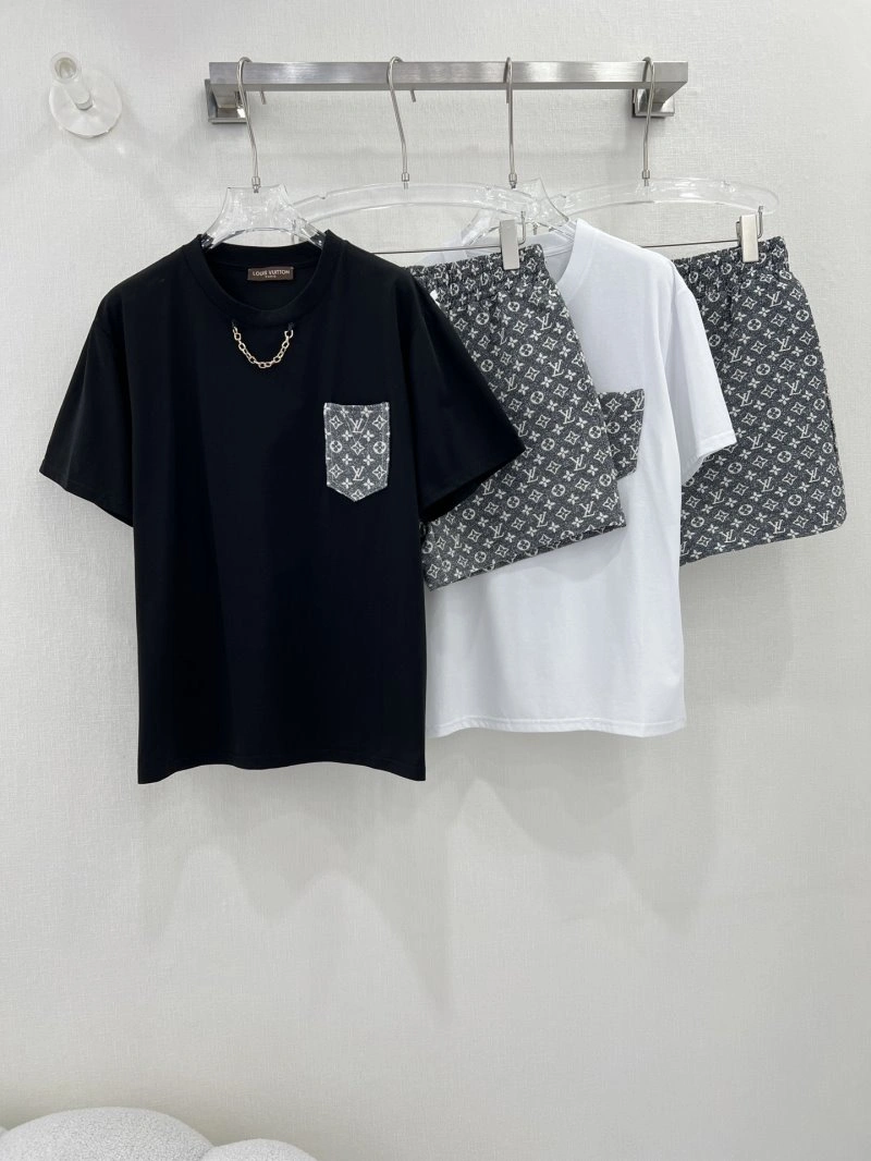 Stretchable Louis Vuitton Short Suits 131674