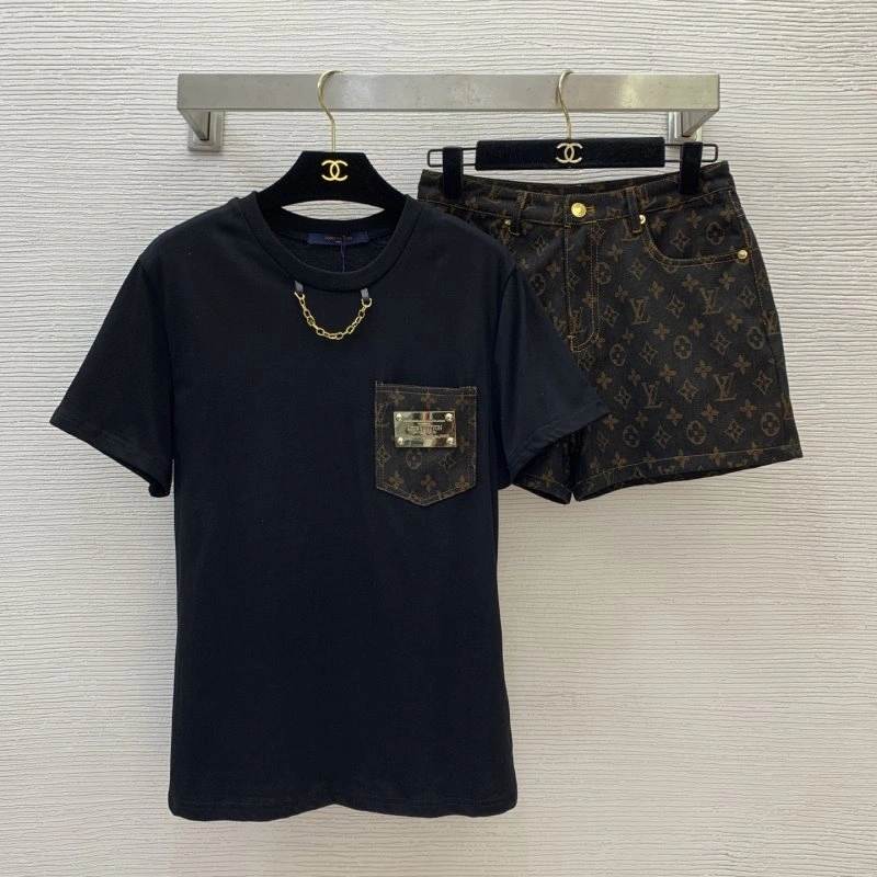 BestValue Louis Vuitton Short Suits 130631