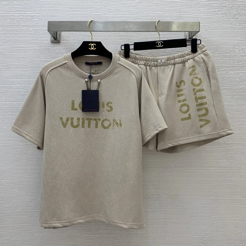 Premium Louis Vuitton Short Suits 130624