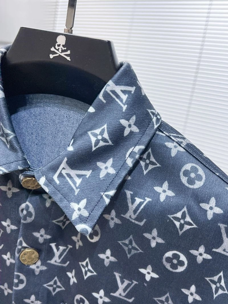 Snug Louis Vuitton Short Suits 135751