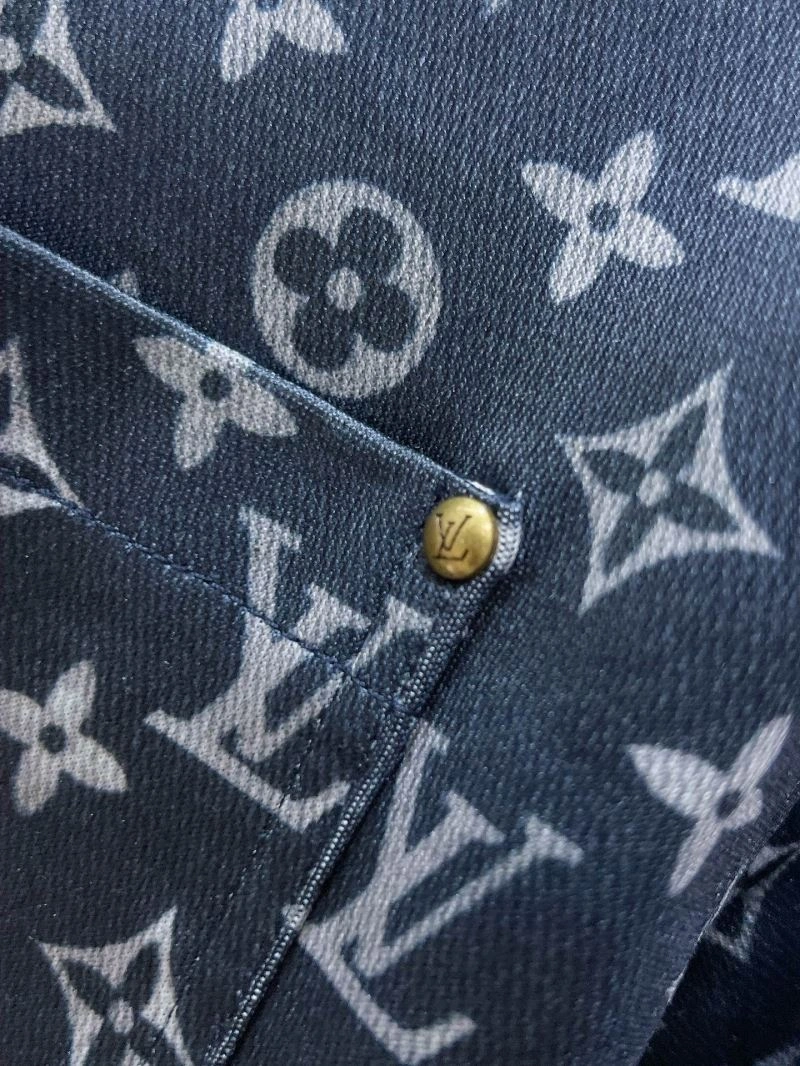Snug Louis Vuitton Short Suits 135751