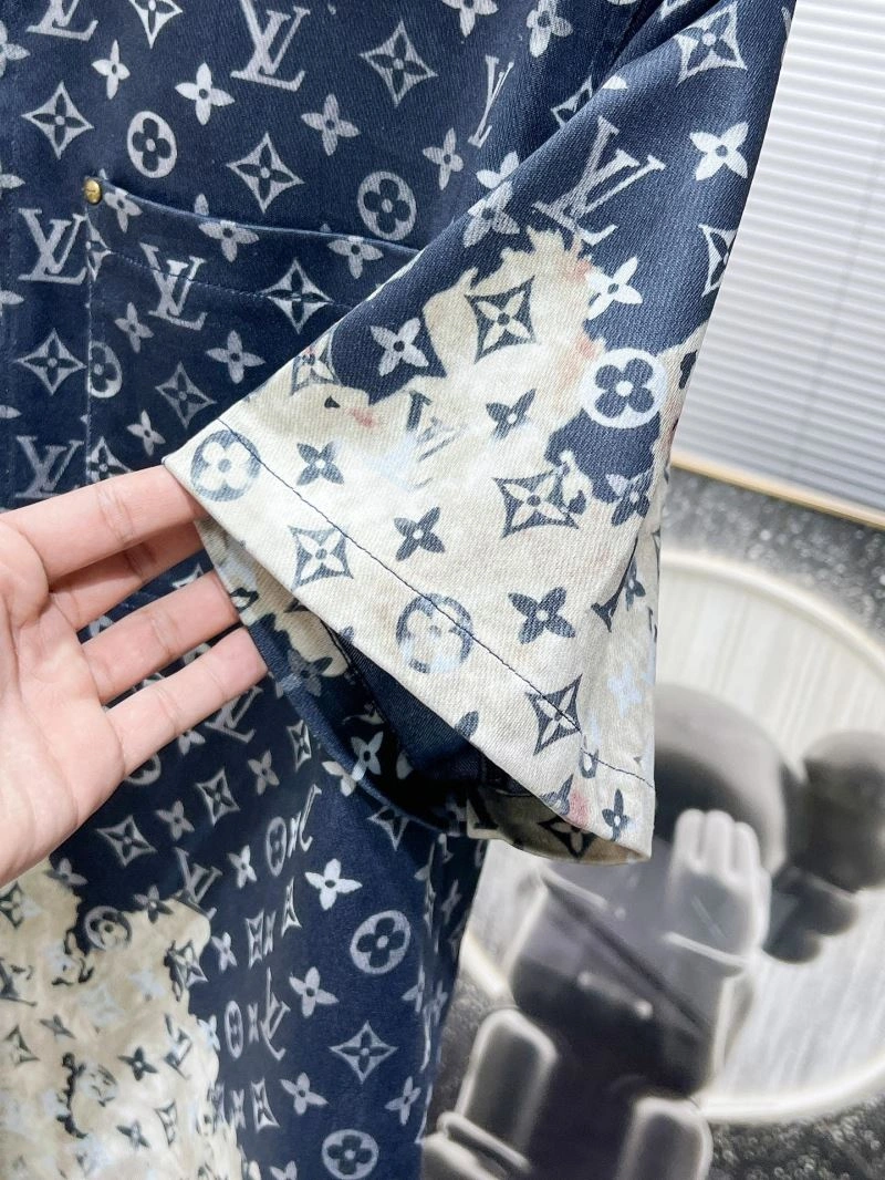 Snug Louis Vuitton Short Suits 135751