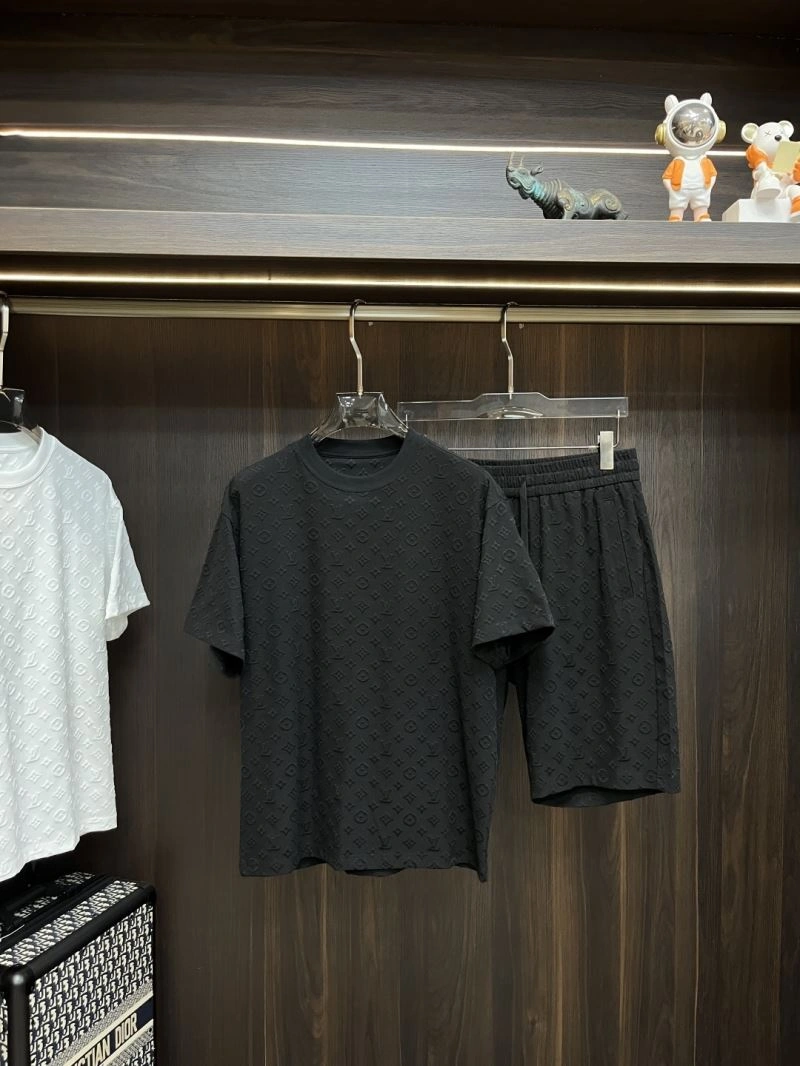 EyeCatching Louis Vuitton Short Suits 135738