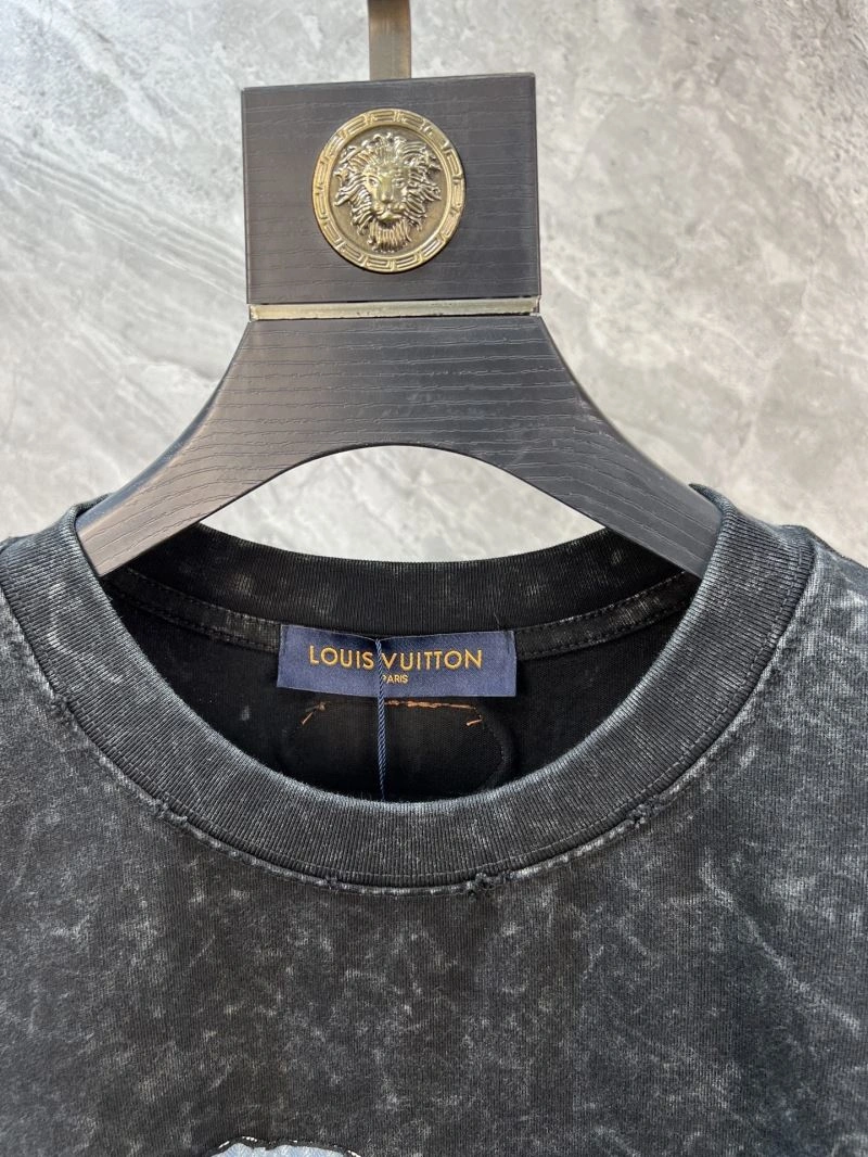 Louis Vuitton Short Suits Unisex 135733