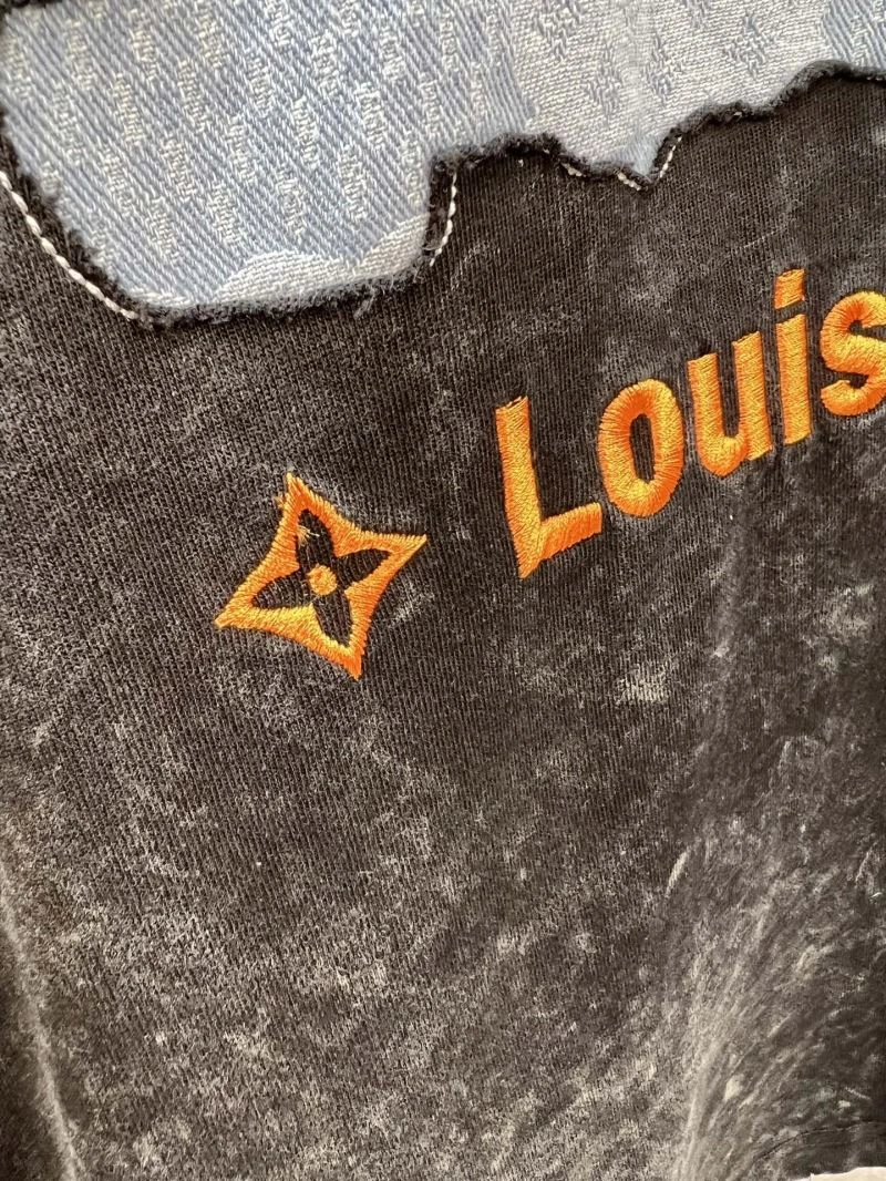 Louis Vuitton Short Suits Unisex 135733