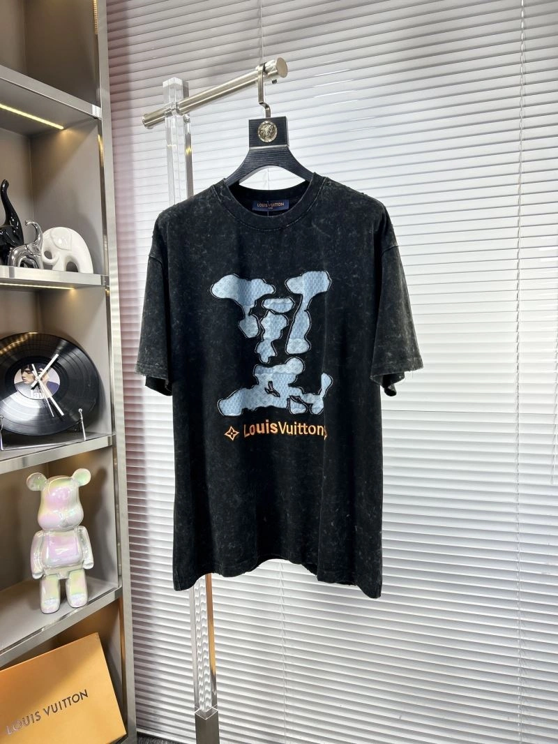 Louis Vuitton Short Suits Comfortable 135746