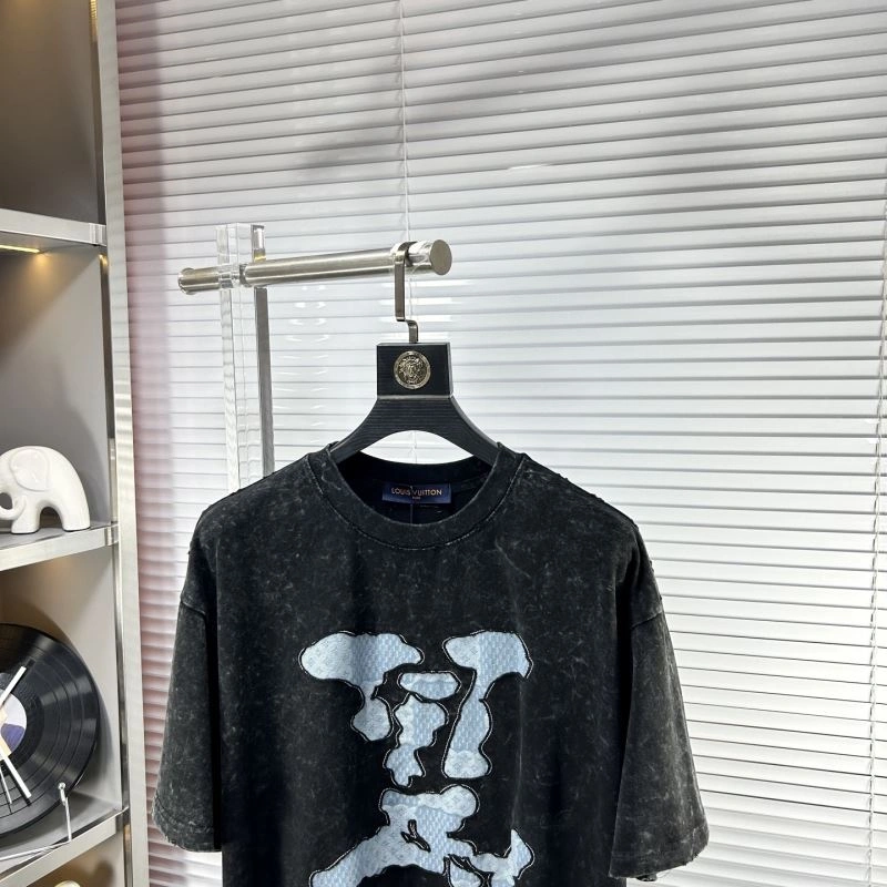 Louis Vuitton Short Suits Comfortable 135746