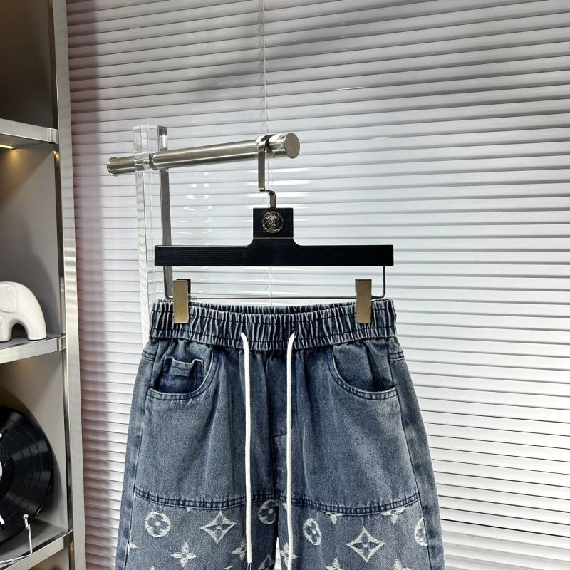 SmoothTexture Louis Vuitton Short Suits 135742