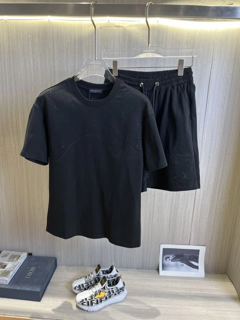 Flexible Louis Vuitton Short Suits 134812