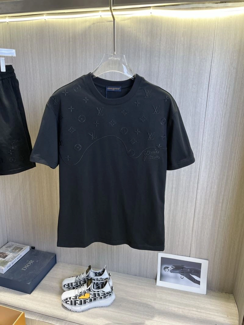 Flexible Louis Vuitton Short Suits 134812