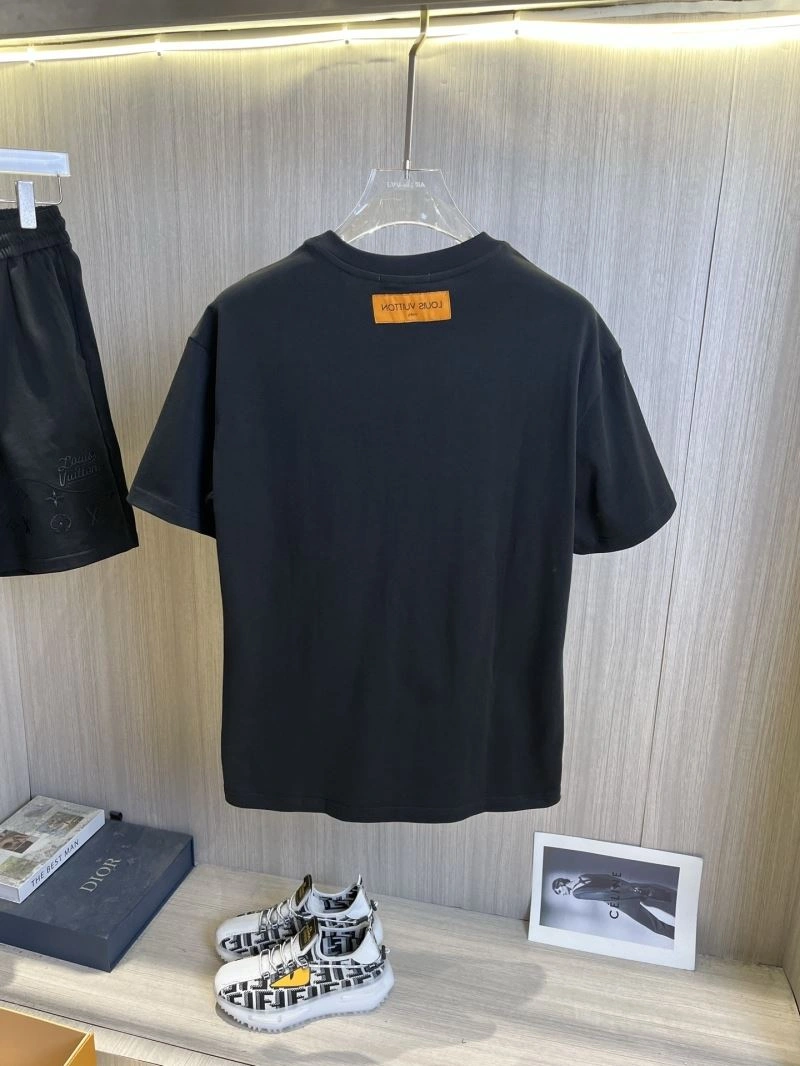 Flexible Louis Vuitton Short Suits 134812
