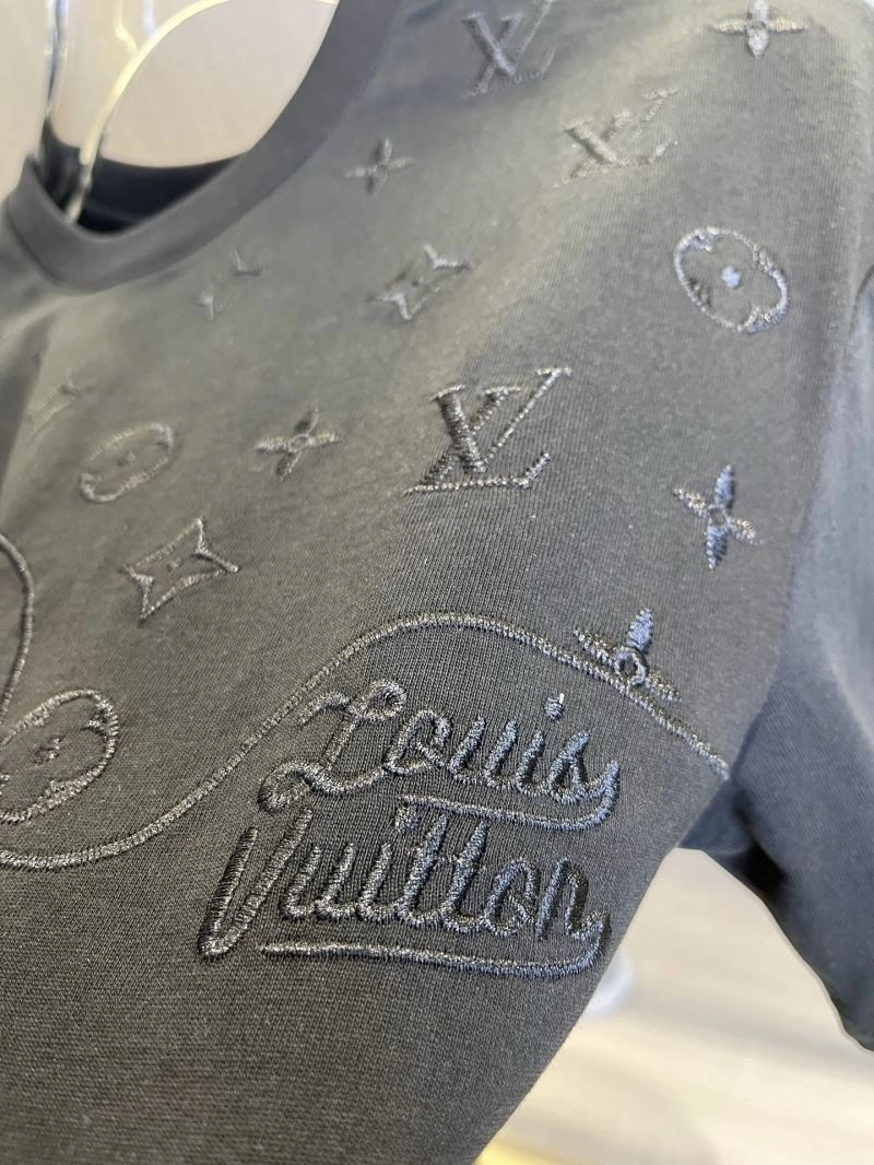 Flexible Louis Vuitton Short Suits 134812