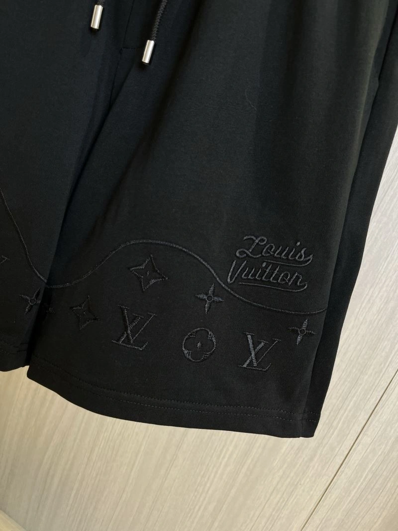 Flexible Louis Vuitton Short Suits 134812