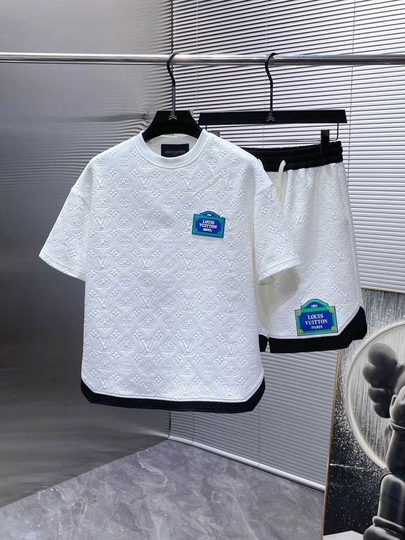 TechFriendly Louis Vuitton Short Suits 134818