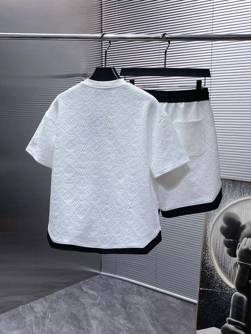 TechFriendly Louis Vuitton Short Suits 134818