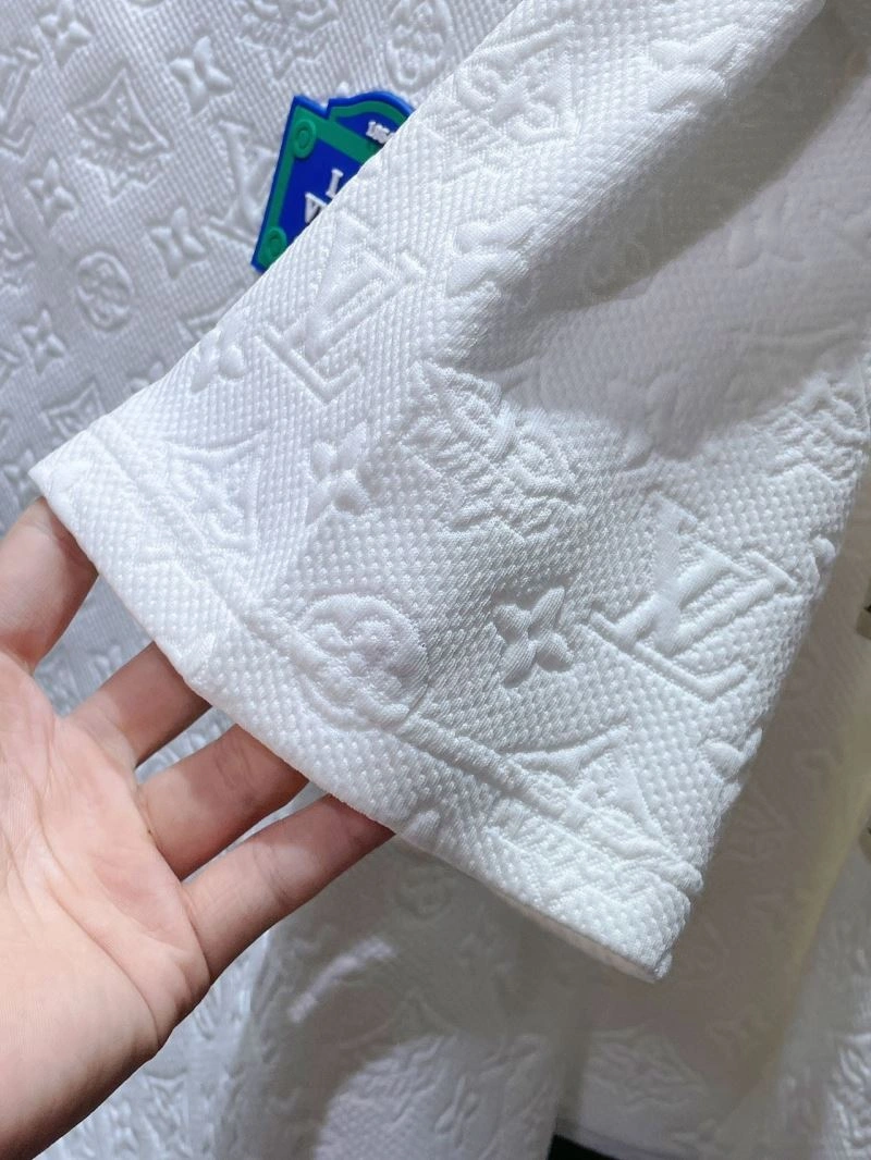 TechFriendly Louis Vuitton Short Suits 134818