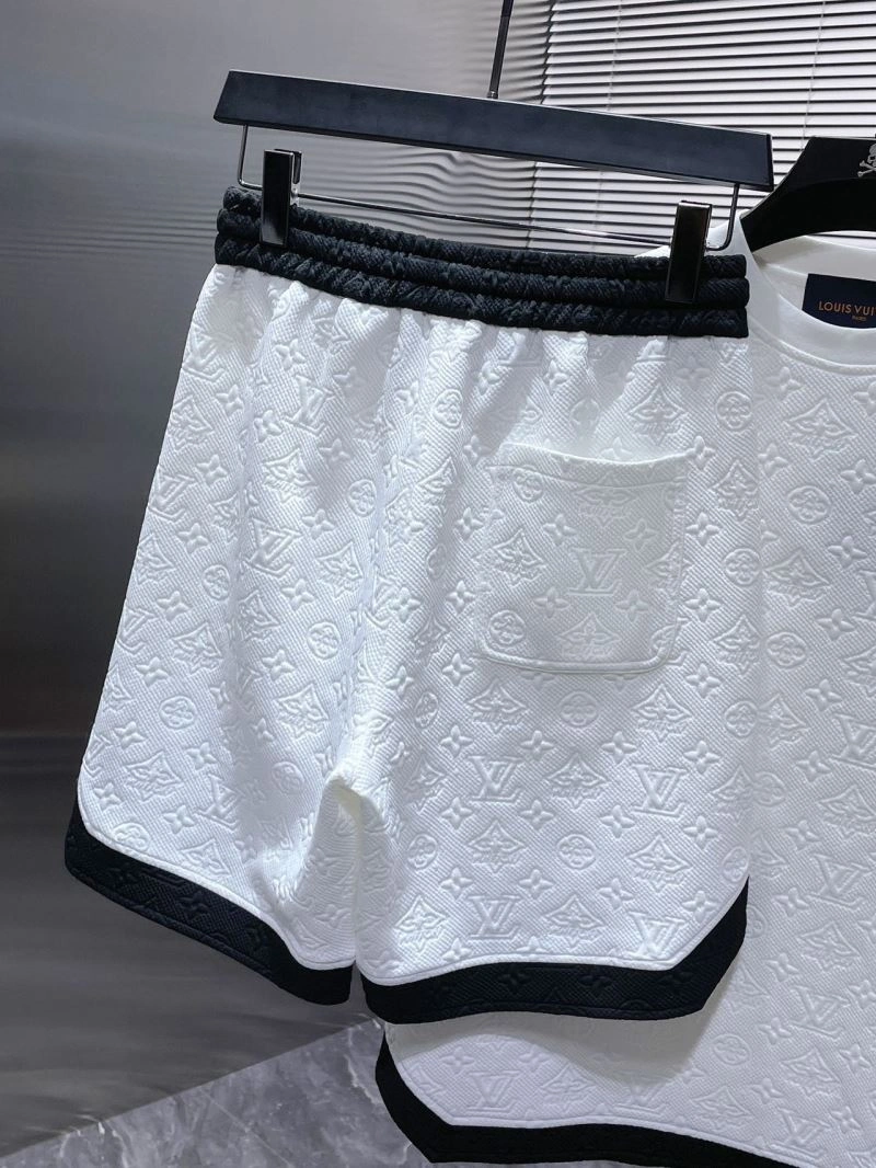 TechFriendly Louis Vuitton Short Suits 134818