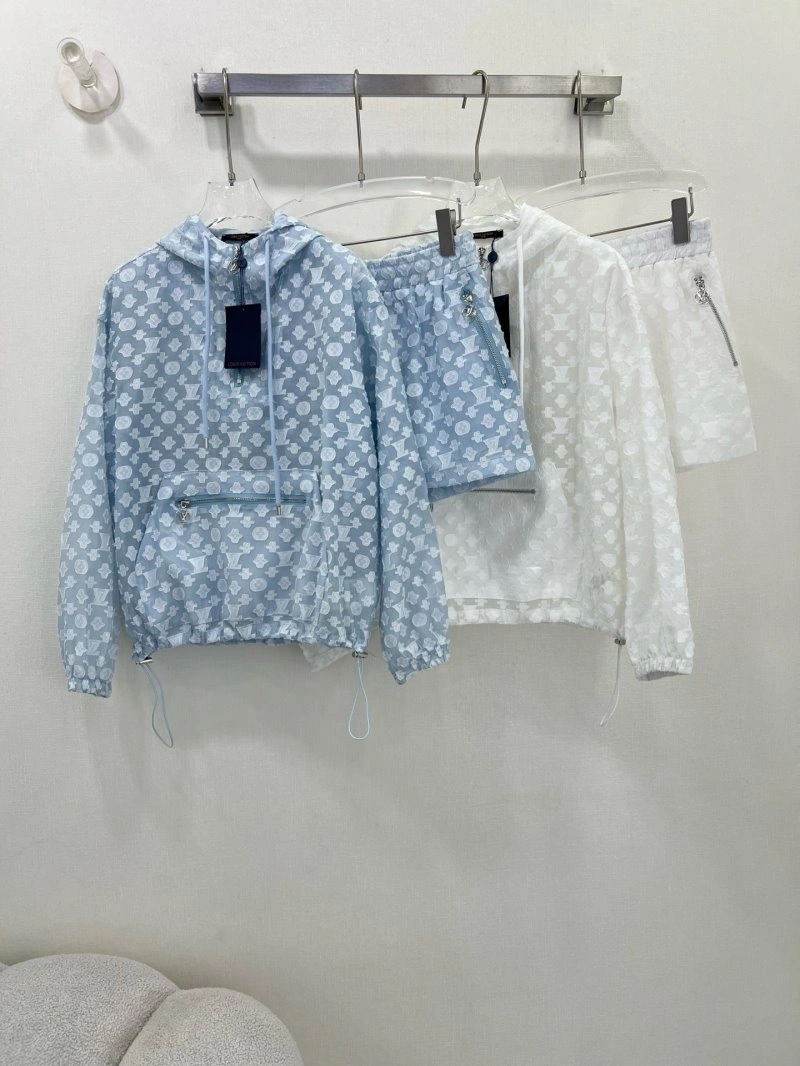 Louis Vuitton Short Suits Resilient 131382