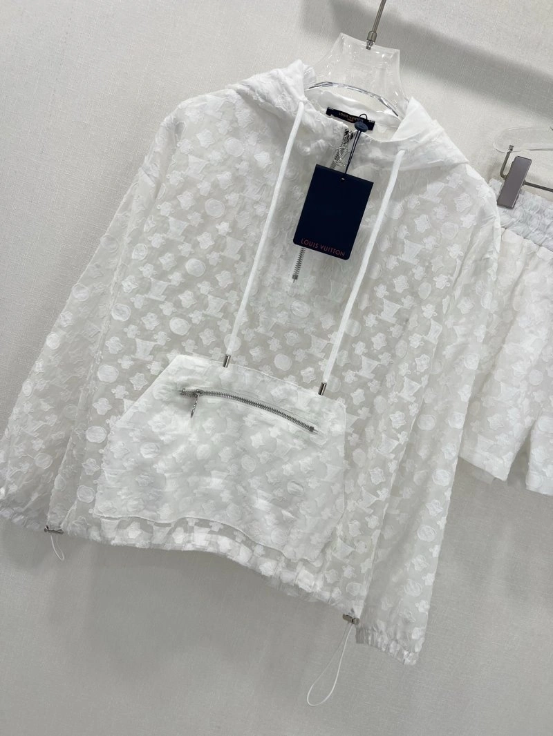 NewStyle Louis Vuitton Short Suits 131358