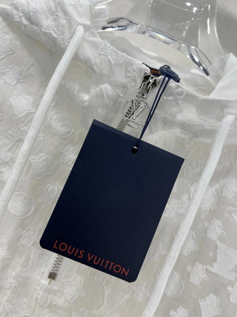 NewStyle Louis Vuitton Short Suits 131358