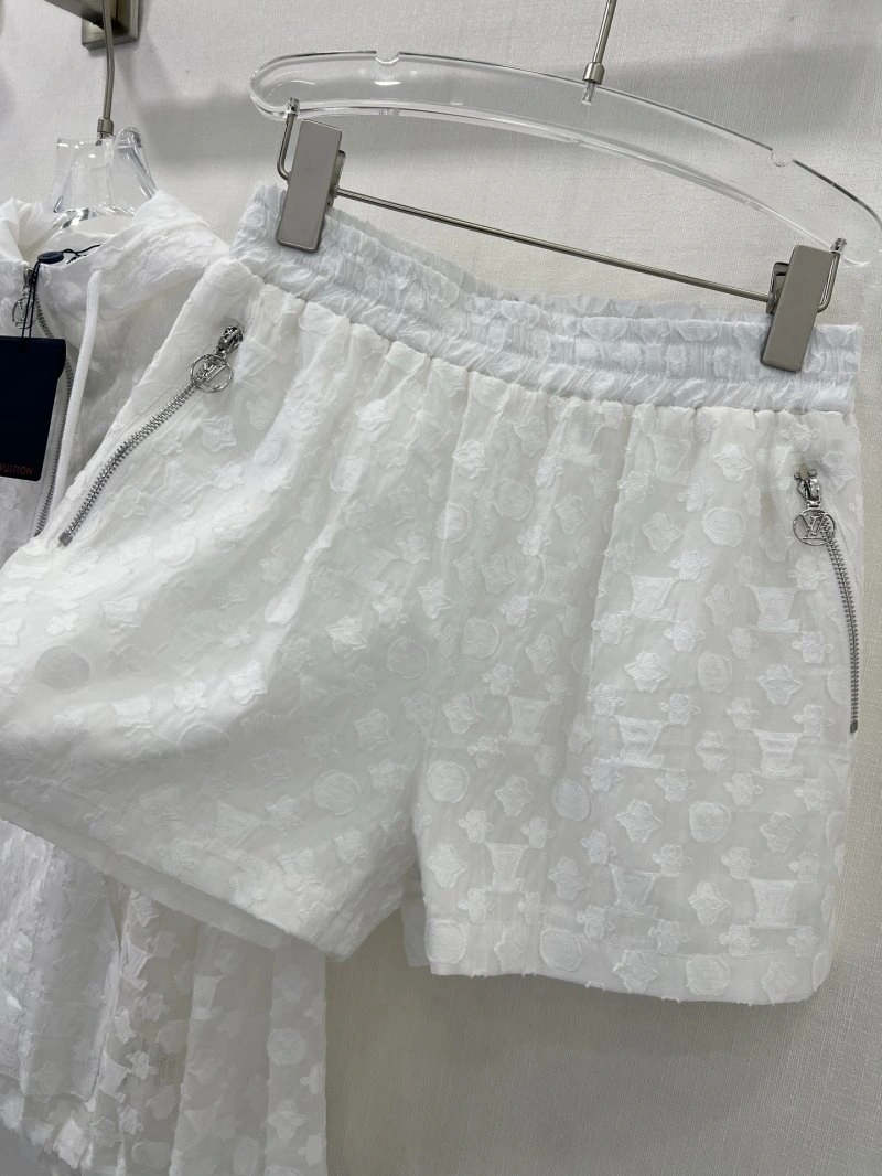 NewStyle Louis Vuitton Short Suits 131358